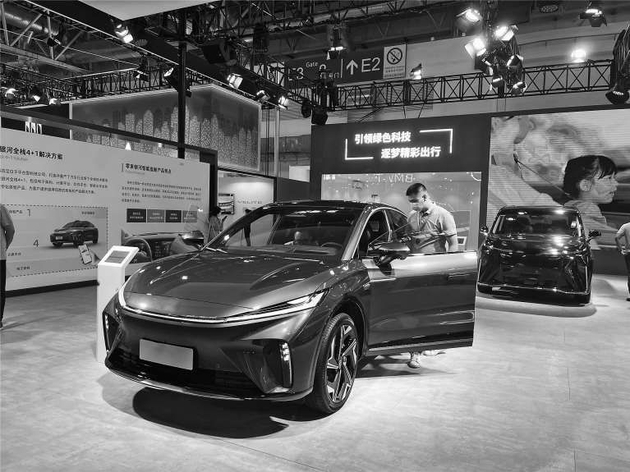 图：促使车市企稳回暖的关键，在于新能源车良好的市场表现。■本报记者 吴博峰 文/摄