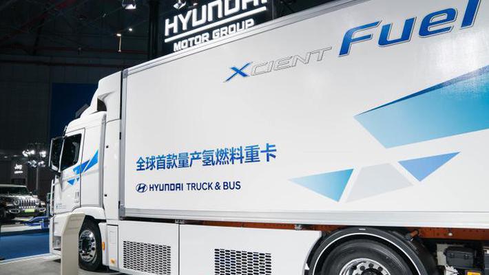 视频丨全球首款氢燃料电池重卡 加氢8半小时续航400公里