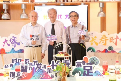 参加论坛的申园叔叔们郭开荣(左)、饶芳权(中)、冯懿治(右)