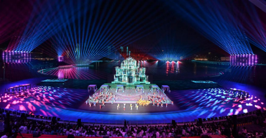 光峰科技Quasar全彩激光探照灯打造全运会闭幕式震撼光效