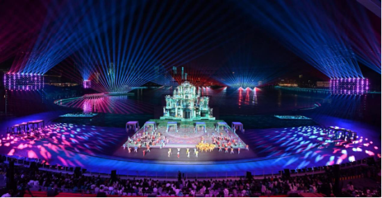 光峰科技推出QUASAR（星穹）全彩激光探照灯 攻克大型盛典灯光难题