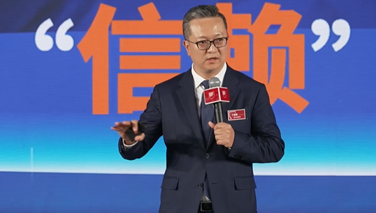 京东工业丁德明:发布首个工业AI大模型,已大幅提升人效