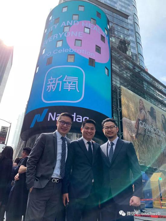 中间的人为经纬中国合伙人王华东