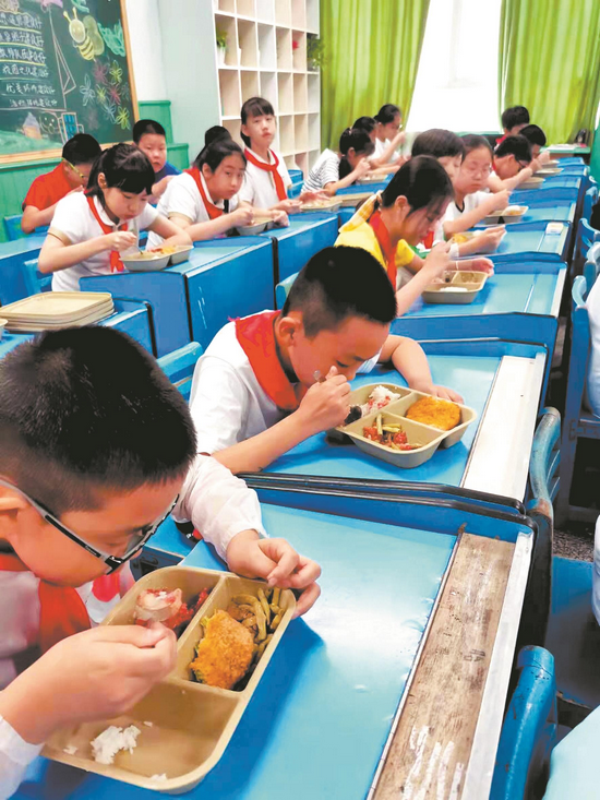 学生餐如何拴住学生们的胃记者探访武汉部分中小学食堂