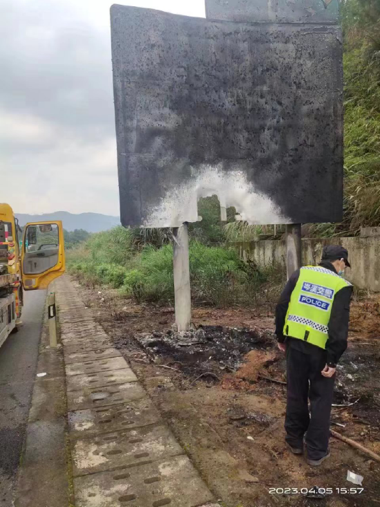 被烧焦的比亚迪汉