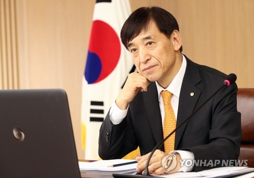 5月24日，在韩国央行，行长李柱烈出席金融货币委员会全体会议。（韩联社）