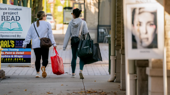 美国开始假日购物季,预计关税将开始更多地反映在消费者价格中 美国开始假日购物季,预计关税将开始更多地反映在消费者价格中