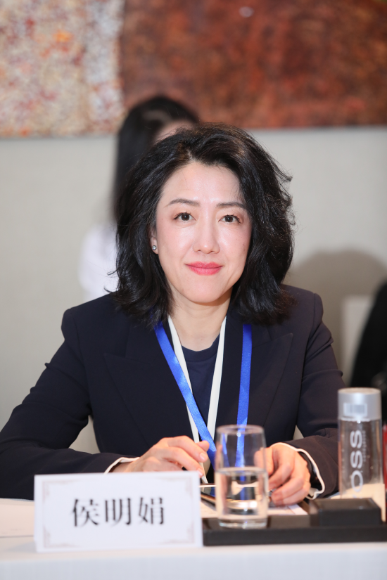 侯明娟出席中国年度管理大会