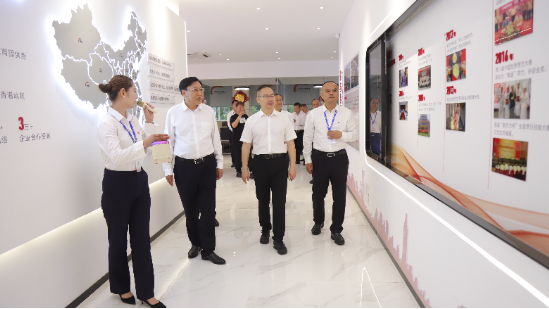 中国商业联合会领导莅临中国东方教育集团 共探行业发展新纪元 第3张 中国商业联合会领导莅临中国东方教育集团 共探行业发展新纪元 第3张