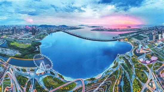 深圳特区报记者"用脚步丈量新前海"启动 首站走进宝安中心区及大铲湾
