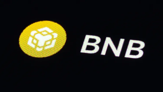 在 CoinMarketCap 交易平台上可见加密货币币安币(BNB)的标志