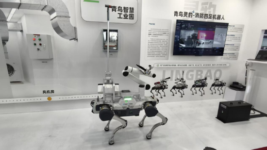 逛了逛今年的消防展，我们看到机器狗穿废墟，无人机成“天兵”