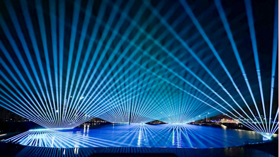 光峰科技Quasar全彩激光探照灯打造全运会闭幕式震撼光效