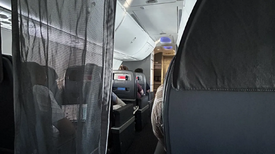 美国航空波音 737 客机头等舱座舱实景