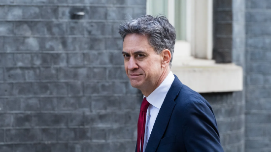 英国应对能源冲击，要求所有新建住宅安装太阳能板与热泵