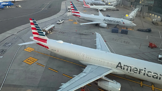 美国航空推出现金 + 里程混合购票功能