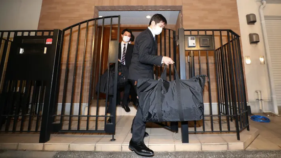 日本老总逃_日本大逃杀电影剧照(3)