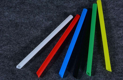 小吸管大危害 全球多地说“再见”