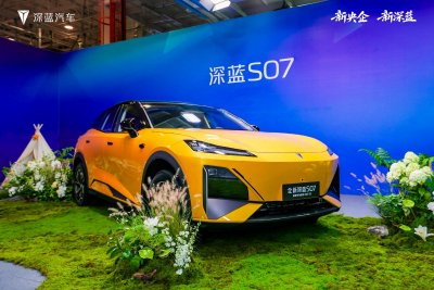 深蓝汽车南京数智工厂挂牌，全新深蓝S07上市交付，15.69万元起
