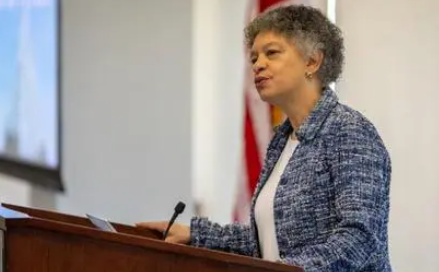 外盘头条：美核心CPI超预期考验美联储耐心 穆迪称1.3万亿美元高评级债有风险 美房贷利率二十年来首升破7.5%