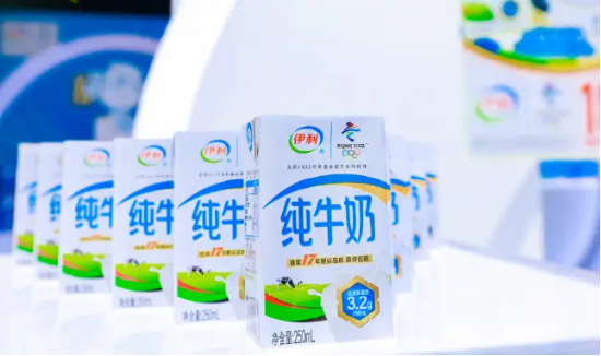 液体乳暴跌12%! 伊利遇“双降”危机,董事长年薪仍达近2000万 | BUG