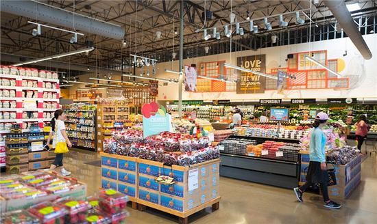 当地时间2017年6月16日，在美国西雅图，亚马逊表示将以约137亿美元的价格收购全食超市，包括其净负债。