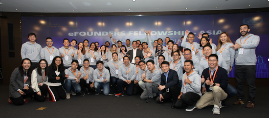 （此次“一带一路”沿线国家的的青年创业者们在课程开始第一天的合影）