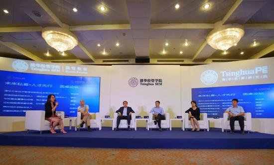 从左至右:清华大学经济管理学院职业发展中心总监梅亚男;启迪创投、清控银杏创投创始合伙人薛军;华控基金董事总经理、海外基金CEO董攀,征和控股高级副总裁,征和惠通董事长付竞;神州伯乐创始合伙人肖美珍;汉能投资执行董事武更