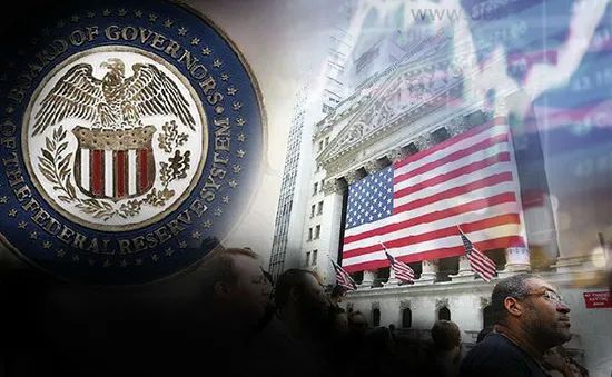 会议纪要：美联储下调利率峰值预期 强调警惕信贷紧缩