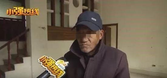 6百万别墅住不了 老人支帐篷堵门口：给50万才走