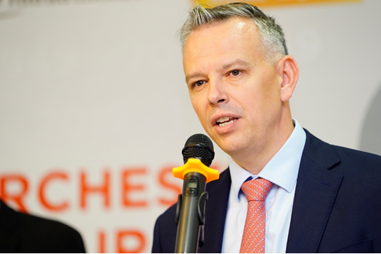 捷信董事长是谁_沈阳捷安泊董事长刘博(2)