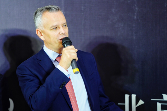 捷信董事长是谁_沈阳捷安泊董事长刘博(2)