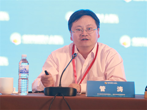 图为青岛市四十人金融教育发展基金会理事长、中国金融四十人论坛高级研究员管涛