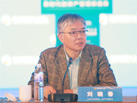 图为上海新金融研究所常务理事、浙商银行行长刘晓春