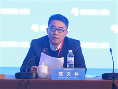 图为中国银监会国际部主任范文仲
