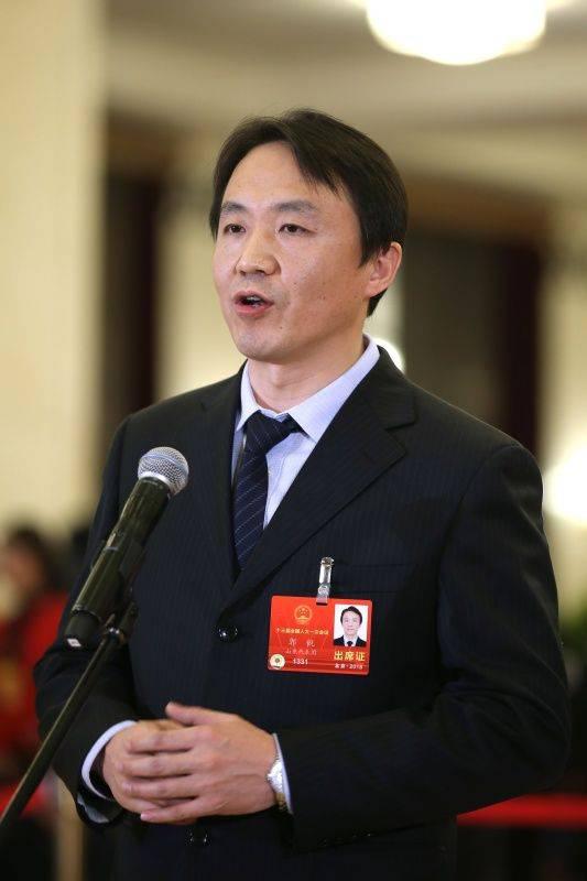 3月5日，第十三届全国人民代表大会第一次会议在北京人民大会堂开幕。这是全国人大代表郭锐在“代表通道”接受采访。新华社记者 金立旺 摄