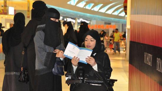 沙特护照管理局首招女员工 10.7万人争抢140个职位 [负面]