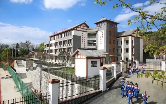 恒大集团援建的大方县恒大第五小学