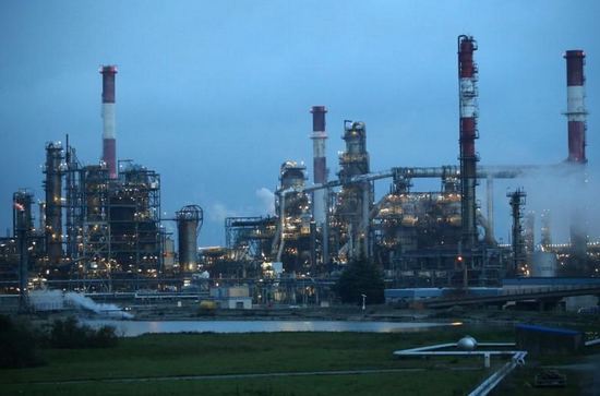 国际油价新年开盘站上60美元 四年来首次