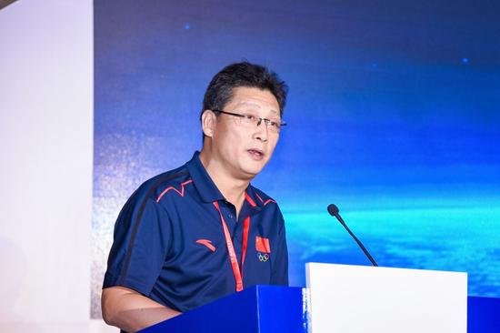 图为中国体育报原常务副总编、中冰雪公司创始人张乐年