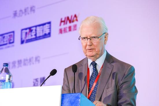 图为诺贝尔经济学奖获得者James MIRRLEES