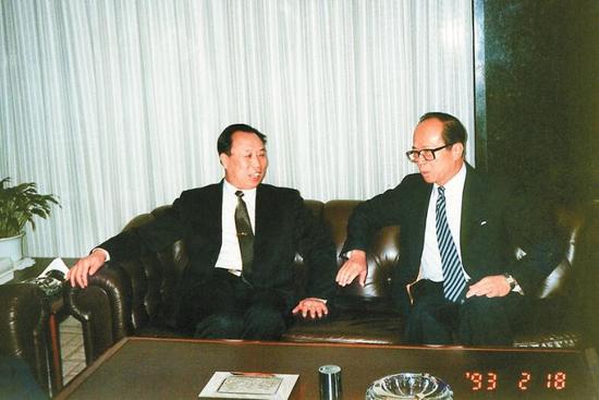 1993年，厉有为会见李嘉诚后，李嘉诚决定投资盐田港。