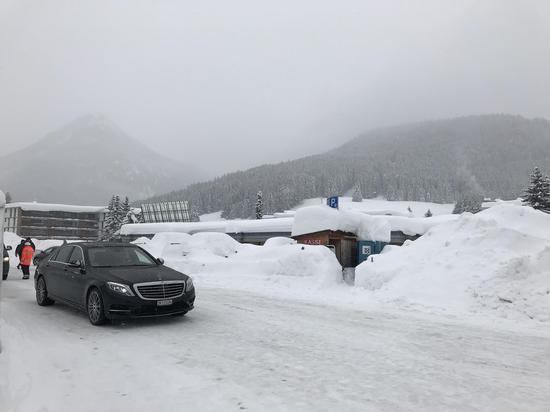 道路积雪深厚