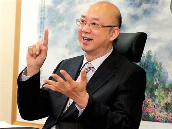陈德源是嘉汉林业创始人 2011年8月之前一直担任该公司董事长兼CEO