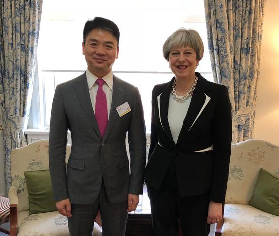 英国首相特蕾莎-梅访华期间会见刘强东