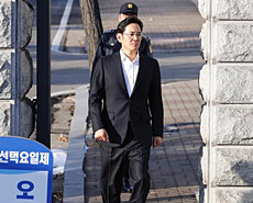 三星太子李在镕被关1年后获释