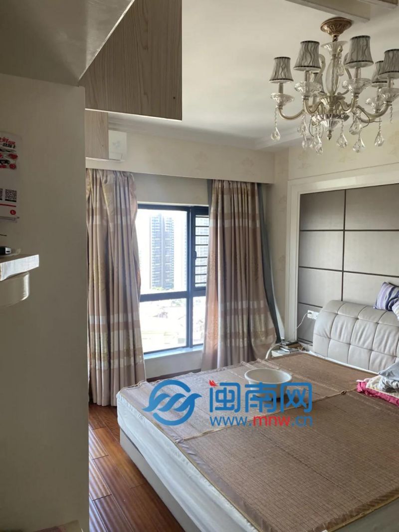 泉州:楼上装修忘关水龙头，楼下成“水帘洞”