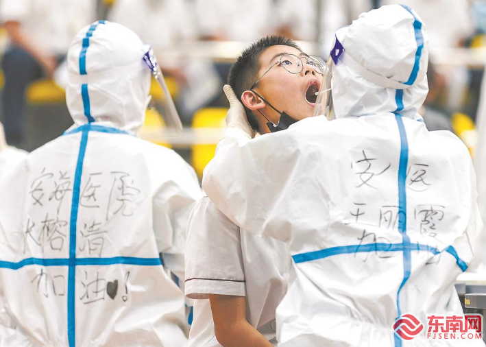 现场直击！福建多地开展核酸检测工作