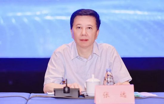 省委宣传部副部长、省委网信办主任、省互联网信息办主任张远出席会议并讲话