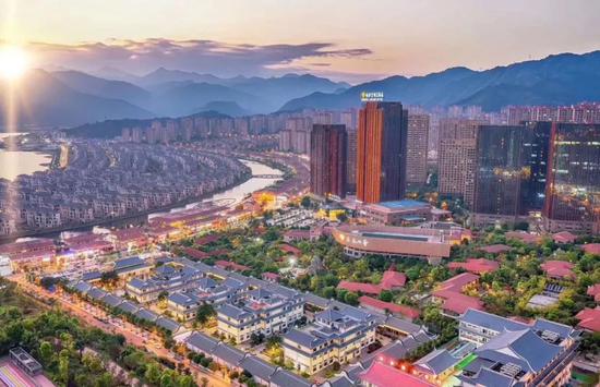 △贵安新天地实景图